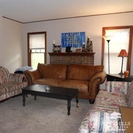 Image 2 - 1735 Fairchild Avenue, Manhattan, KS 66502, USA - House for sale