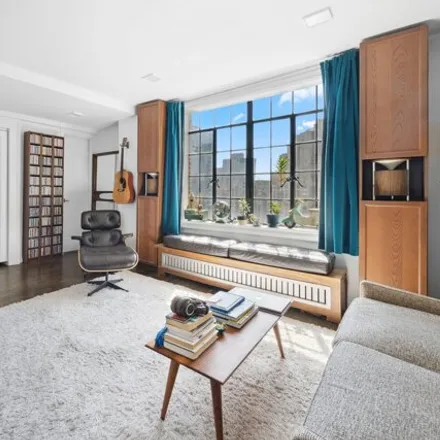 Image 3 - Woodstock Tower, 320 East 42nd Street, New York, NY 10017, USA - Apartment for sale