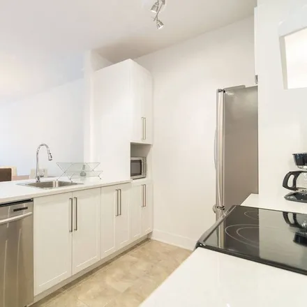 Image 3 - Ville-Marie, Montreal, QC H2X 0B1, Canada - Condo for rent