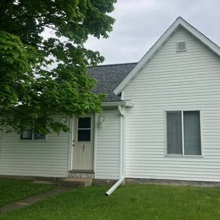 Image 1 - 101 Southwest Lincoln Street, Hopedale, Tazewell County, IL 61747, USA - House for sale