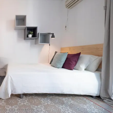 Rent this 5 bed room on Carrer Gran de Gràcia in 239, 08012 Barcelona