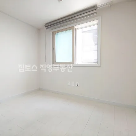Rent this studio apartment on 서울특별시 관악구 신림동 1462-40