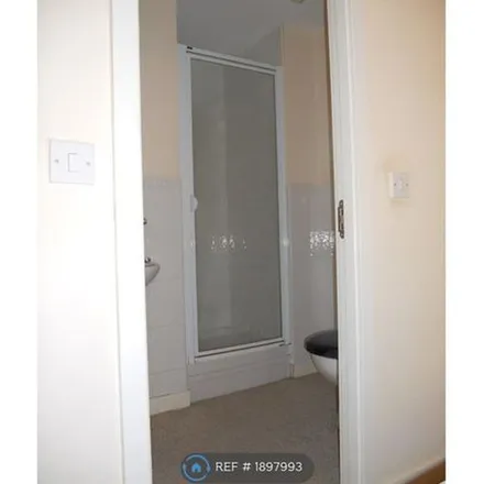 Image 8 - Valley View, Newcastle-under-Lyme, ST5 3FB, United Kingdom - Apartment for rent