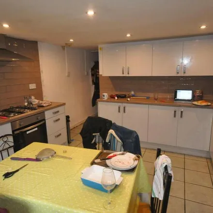 Image 4 - Meadow View, Leeds, LS6 1JQ, United Kingdom - Apartment for rent