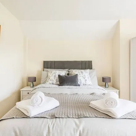 Image 1 - Cirencester, GL7 2DJ, United Kingdom - Apartment for rent