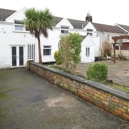 Buy this 4 bed house on Jubilee Crescent in Sarn, CF32 9SP