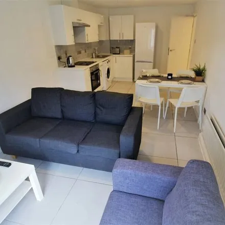 Rent this 3 bed apartment on Leeds in LS2 9DU, United Kingdom