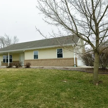 Buy this 4 bed house on 704 East Allouez Avenue in Allouez, WI 54301