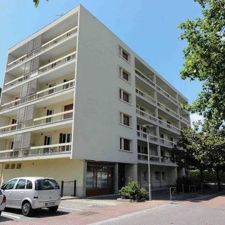 Rent this 3 bed apartment on 21 Rue de la Résistance in 38170 Seyssinet-Pariset, France