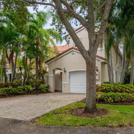 Rent this 3 bed townhouse on 1138 Chestnut Lane in Hollywood, FL 33019