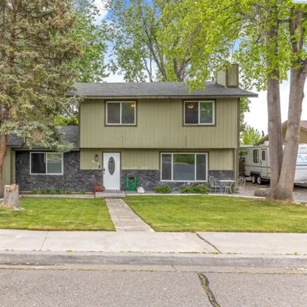 Buy this 3 bed house on 1016 West 16th Place in Kennewick, WA 99337