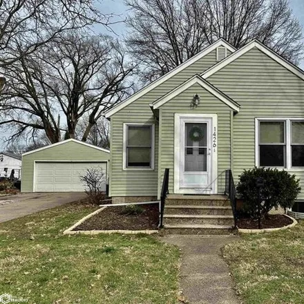 Buy this 3 bed house on 1456 South Starr Avenue in Burlington, IA 52601