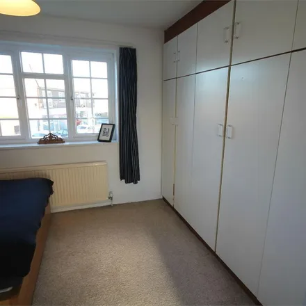 Image 2 - Garrick Close, Staines-upon-Thames, TW18 2PH, United Kingdom - Apartment for rent