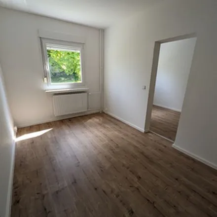 Rent this 4 bed apartment on Karlsruher Allee in 06132 Halle (Saale), Germany