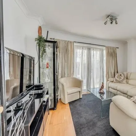 Image 7 - Park View Drive, London, CR4 3FT, United Kingdom - House for sale