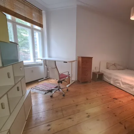 Rent this 3 bed apartment on Driesener Straße 10 in 10439 Berlin, Germany