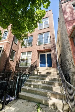 Rent this 4 bed duplex on 1613 North Winchester Avenue in Chicago, IL 60614