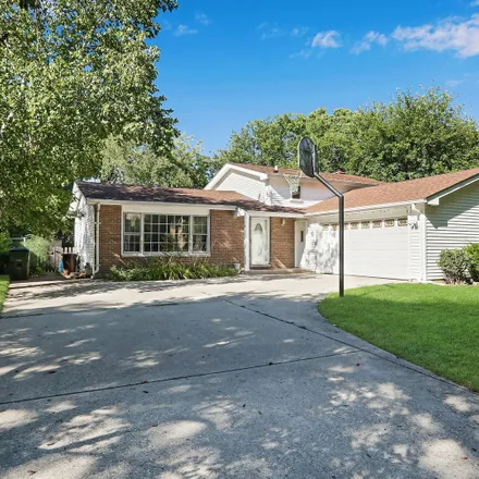Buy this 4 bed house on 1050 Tamarack Lane in Libertyville, IL 60048