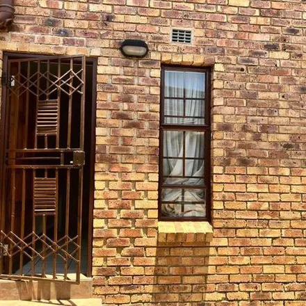 Image 4 - Cadac Crescent, Crystal Park, Gauteng, 1509, South Africa - Apartment for rent