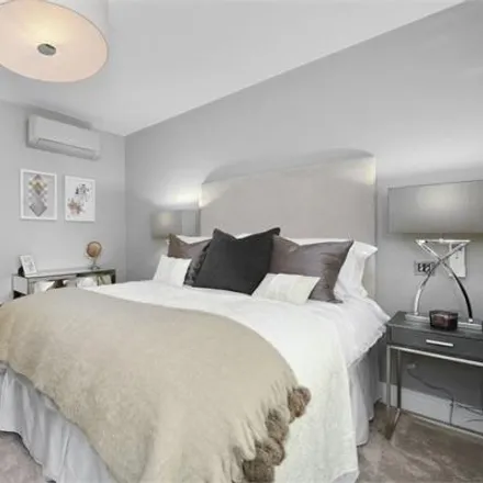 Image 7 - Boydell Court, London, NW8 6NG, United Kingdom - Apartment for rent