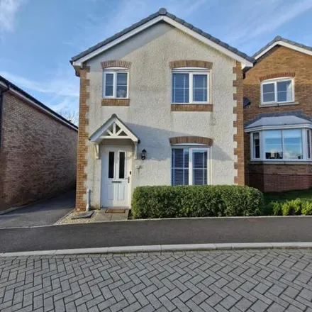 Buy this 3 bed house on Cwrt Celyn in Cwmbran, NP44 3FE