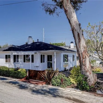 Rent this 3 bed house on 3601 Laurel Avenue in Manhattan Beach, CA 90266
