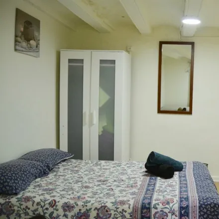 Rent this 4 bed room on Carrer de l'Hospital in 56, 08001 Barcelona