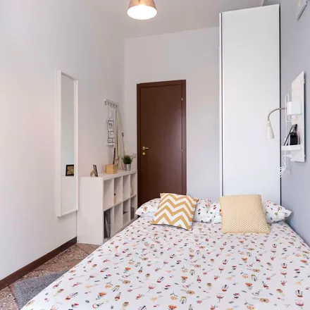 Image 4 - Viale Giovanni Vicini, 20, 40122 Bologna BO, Italy - Apartment for rent