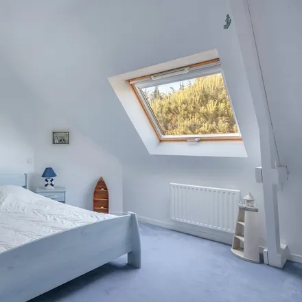 Rent this 3 bed house on Saint-Gildas-de-Rhuys in 56730 Saint-Gildas-de-Rhuys, France