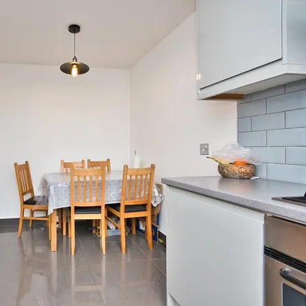 Image 5 - Bresslaw Court, 191 Wager Street, Bow Common, London, E3 4DW, United Kingdom - Apartment for rent