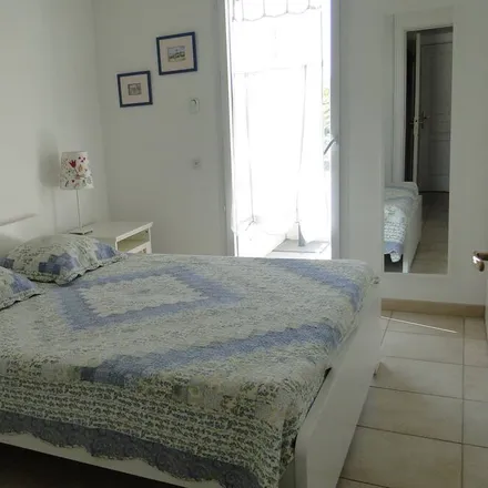 Rent this 1 bed apartment on Var