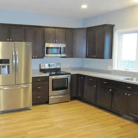 Rent this 3 bed condo on 539 Southbridge St
