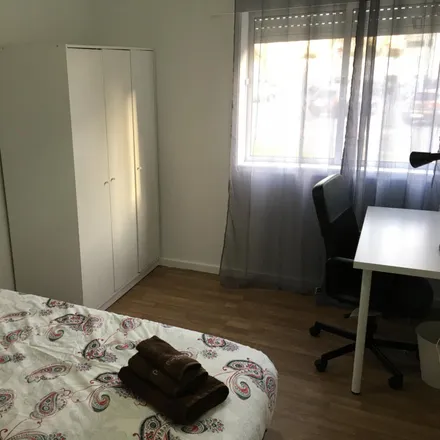 Rent this 4 bed room on unnamed road in 4460-237 Matosinhos, Portugal