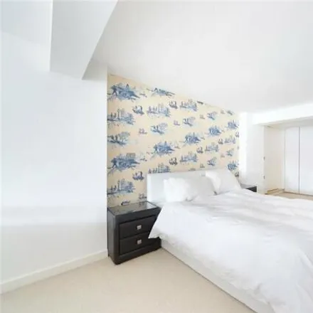 Image 8 - Bewick Street, London, SW8 3TA, United Kingdom - Room for rent