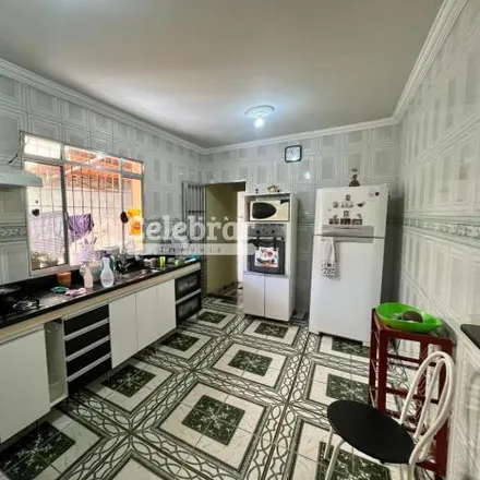 Buy this 5 bed house on Rua Teobaldo José dos Santos in Sede, Contagem - MG