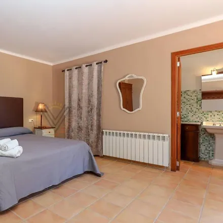 Rent this 5 bed townhouse on Carrer de Manacor in 07002 Palma, Spain
