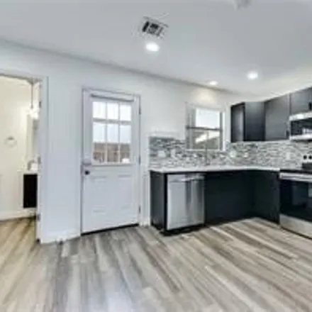 Image 2 - 1207 Clearfield Drive, Austin, TX 78758, USA - Condo for rent