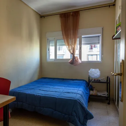 Rent this 3 bed room on Avinguda del Primat Reig in 94, 46010 Valencia