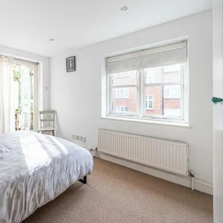 Image 5 - Oakley Gardens, Church Walk, Childs Hill, London, NW2 2JT, United Kingdom - Townhouse for sale