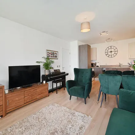 Buy this 2 bed apartment on Eddington Court in Londres, Great London