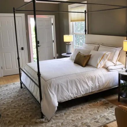 Rent this 1 bed apartment on Burlington