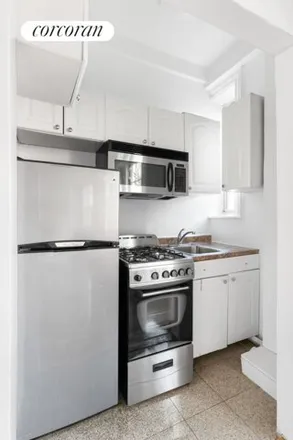 Image 6 - 170 W 74th St Apt 304, New York, 10023 - Apartment for sale