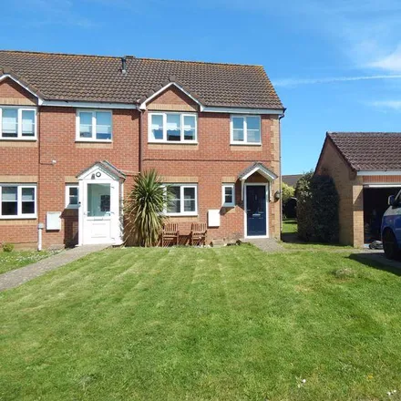 Rent this 3 bed house on Spinnaker Close in Cowes, PO31 7FJ