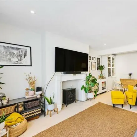 Image 3 - 19 St. Leonards Road, London, SW14 7LY, United Kingdom - Apartment for sale