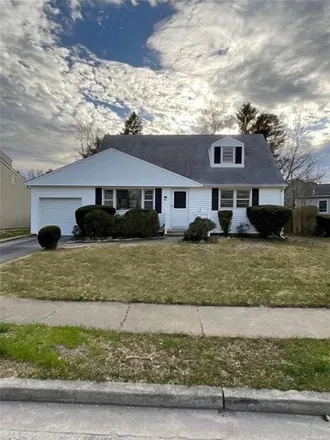 Buy this 4 bed house on 107 Radcliff Drive East in East Norwich, Oyster Bay