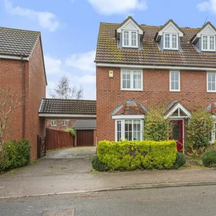 Buy this 5 bed house on Sandstone Close in Calvert Green, MK18 2FF