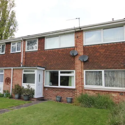 Buy this 3 bed townhouse on Stephens Road in Tadley, RG26 3SG