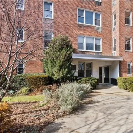 Image 1 - 3500 Riverdale Avenue, New York, NY 10463, USA - Apartment for sale
