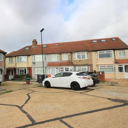 Rent this 5 bed duplex on Marnell Way in Beavers, London