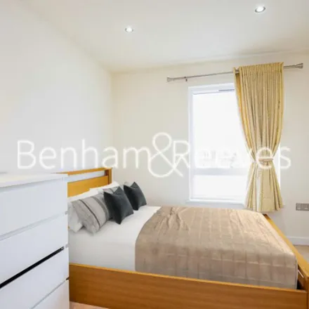 Image 3 - Croft House, Boulevard Drive, London, NW9 5HF, United Kingdom - Apartment for rent